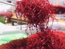 Load image into Gallery viewer, Saffron from Iran迪拜代购伊朗特级藏红花5克美容养颜3瓶起包邮