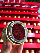 Load image into Gallery viewer, Saffron from Iran迪拜代购伊朗特级藏红花5克美容养颜3瓶起包邮