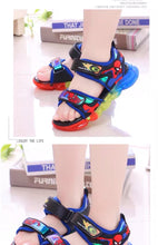 Load image into Gallery viewer, 儿童凉鞋男童2020新款夏季闪光小童蜘蛛侠沙滩鞋子中大童小孩发光