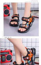 Load image into Gallery viewer, 儿童凉鞋男童2020新款夏季闪光小童蜘蛛侠沙滩鞋子中大童小孩发光