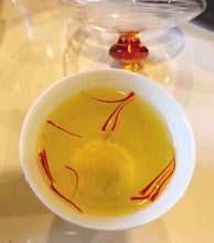 Load image into Gallery viewer, Saffron from Iran迪拜代购伊朗特级藏红花5克美容养颜3瓶起包邮