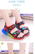 Load image into Gallery viewer, 儿童凉鞋男童2020新款夏季闪光小童蜘蛛侠沙滩鞋子中大童小孩发光
