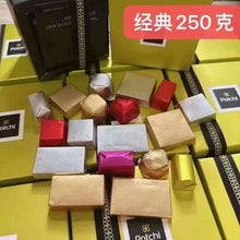 Load image into Gallery viewer, 黎巴嫩🇱🇧 Patchi巧克力250g

经典版混合系列基本上来迪拜旅游必买的巧克力之一了、250克大约有二十二颗巧克力、每一颗味道都不一样包含纯牛奶 纯黑 碎坚果 巧克力酱 脆米榛子 咖啡豆 整杏仁 等等性比价非常不错哟

