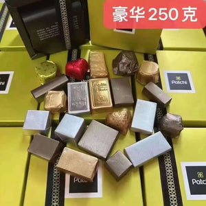 黎巴嫩🇱🇧 Patchi巧克力250g

经典版混合系列基本上来迪拜旅游必买的巧克力之一了、250克大约有二十二颗巧克力、每一颗味道都不一样包含纯牛奶 纯黑 碎坚果 巧克力酱 脆米榛子 咖啡豆 整杏仁 等等性比价非常不错哟