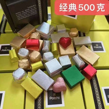 Load image into Gallery viewer, 黎巴嫩🇱🇧 Patchi巧克力250g

经典版混合系列基本上来迪拜旅游必买的巧克力之一了、250克大约有二十二颗巧克力、每一颗味道都不一样包含纯牛奶 纯黑 碎坚果 巧克力酱 脆米榛子 咖啡豆 整杏仁 等等性比价非常不错哟

