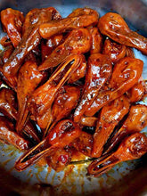 Load image into Gallery viewer, 手工制作新鲜正宗武汉周黑鸭绝味卤味麻辣鸭头 鸭爪鸭脖子鸭翅膀 鸭腿 猪蹄 猪尾巴 鸡抓鸡翅鸡肾 鸡肝 鸡腿 欢迎预定美国现货 现做现发🈵️188.88包邮
