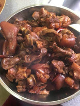 Load image into Gallery viewer, 手工制作新鲜正宗武汉周黑鸭绝味卤味麻辣鸭头 鸭爪鸭脖子鸭翅膀 鸭腿 猪蹄 猪尾巴 鸡抓鸡翅鸡肾 鸡肝 鸡腿 欢迎预定美国现货 现做现发🈵️188.88包邮
